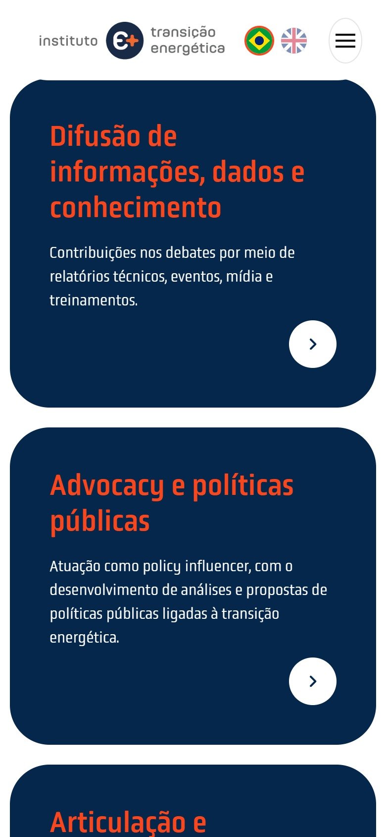 Os cartões dos três papéis do instituto, empilhados no celular.