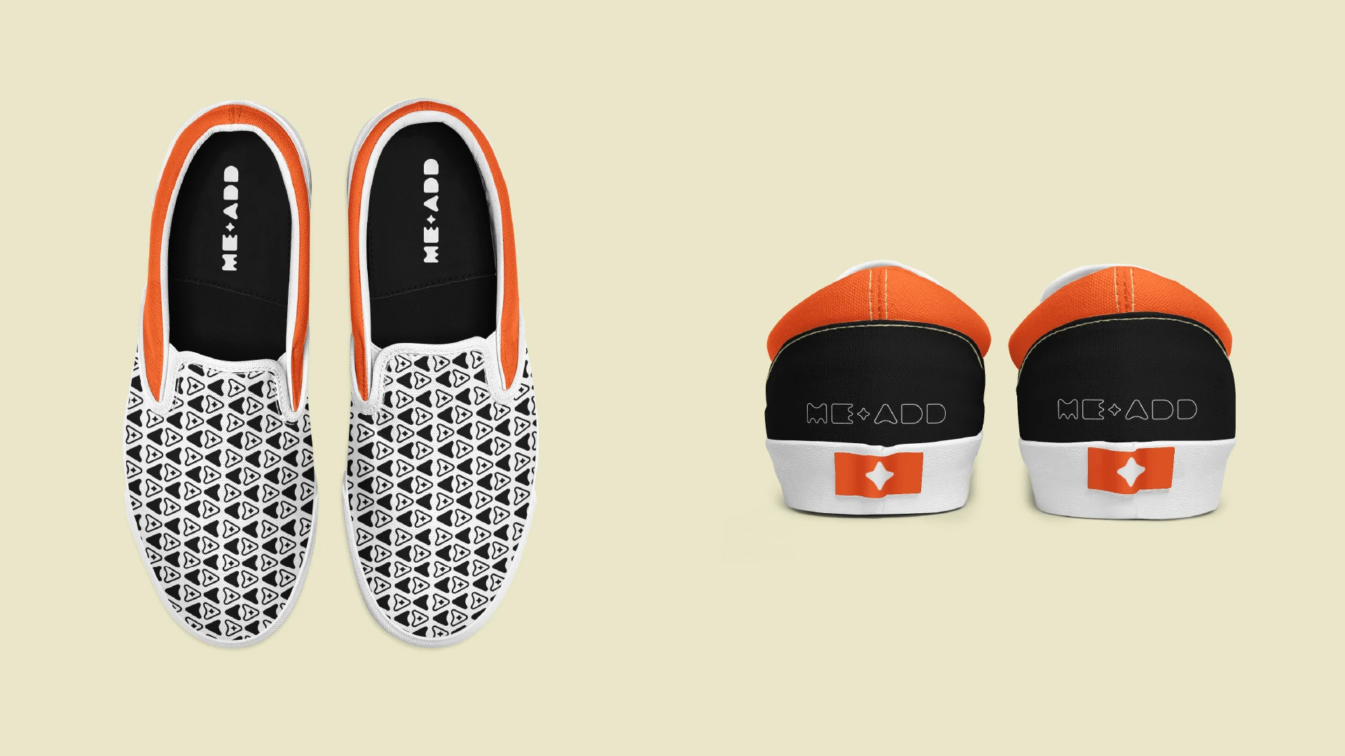 Par de tênis slip-on da Meadd sobre fundo bege, visto de cima e por trás: cabedal branco com padrão preto, gola laranja, palmilha preta com a marca ME•ADD e etiqueta laranja no calcanhar.